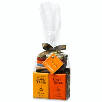 Café-Tasse Geschenktüte mit zehn Sorten belgischer Mini-Schokoladen – liebevoll verpackt, ideal als Geschenk