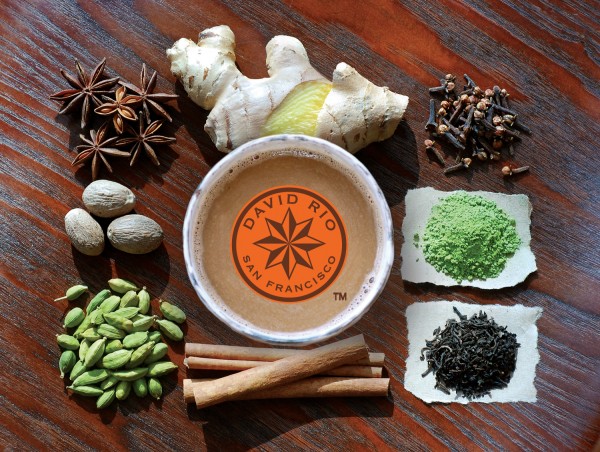 Cremiger Chai Latte aus David Rio Tiger Spice Chai – würzig, milchig und warm serviert in einer Tasse