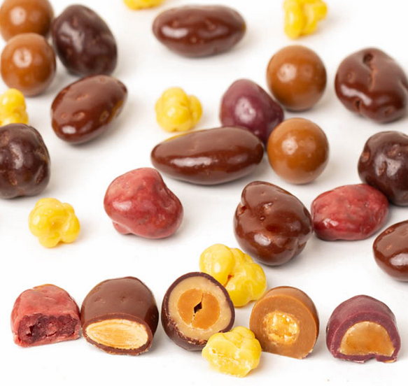 Stimmungsvolles Weihnachtsbild mit Schoko-Nuss-Mischung von Kaffeerösterei Bad Saarow – perfekt zum Verschenken oder selbst genießen