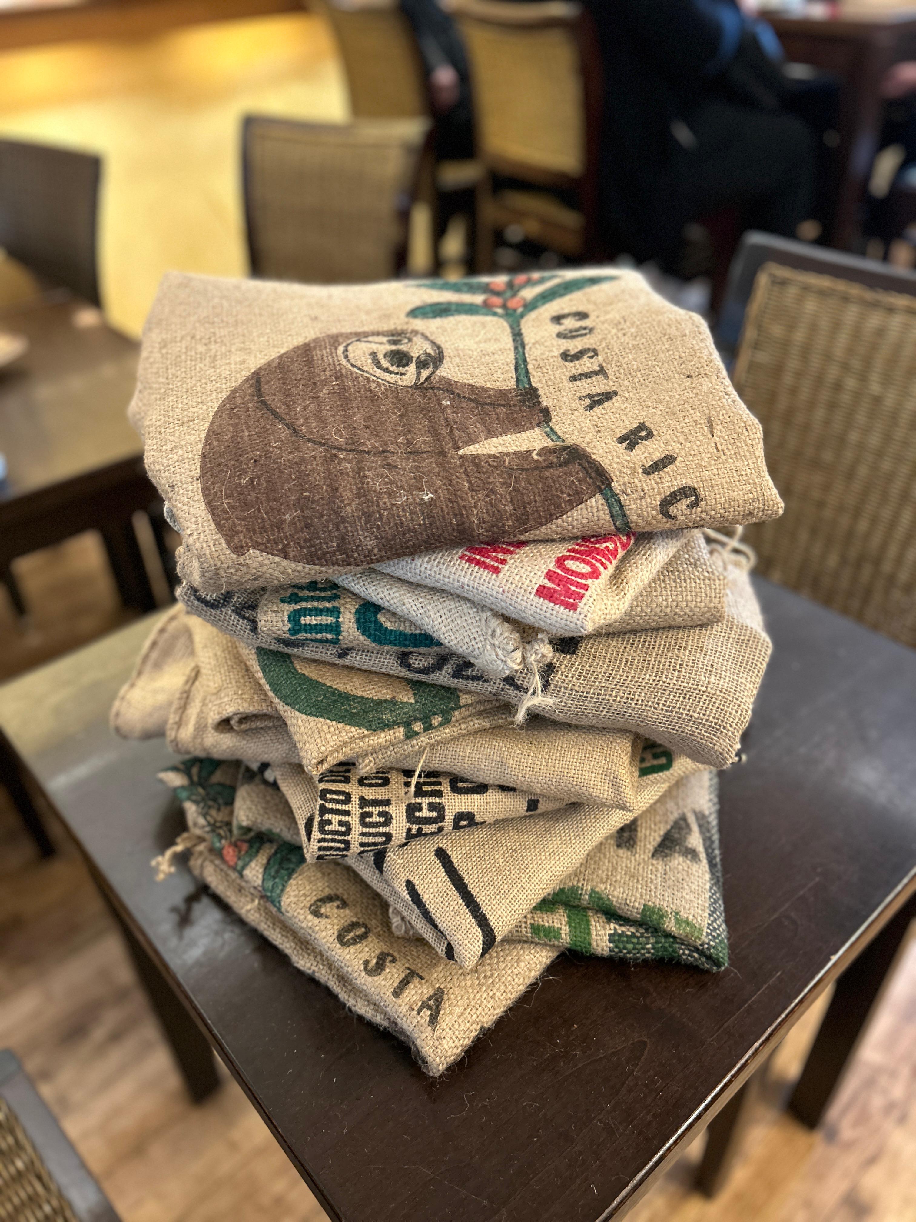 Original Kaffeesäcke im 10er Set – robuste Jute mit typischen Aufdrucken aus den Ursprungsländern, ideal für Upcycling und Deko