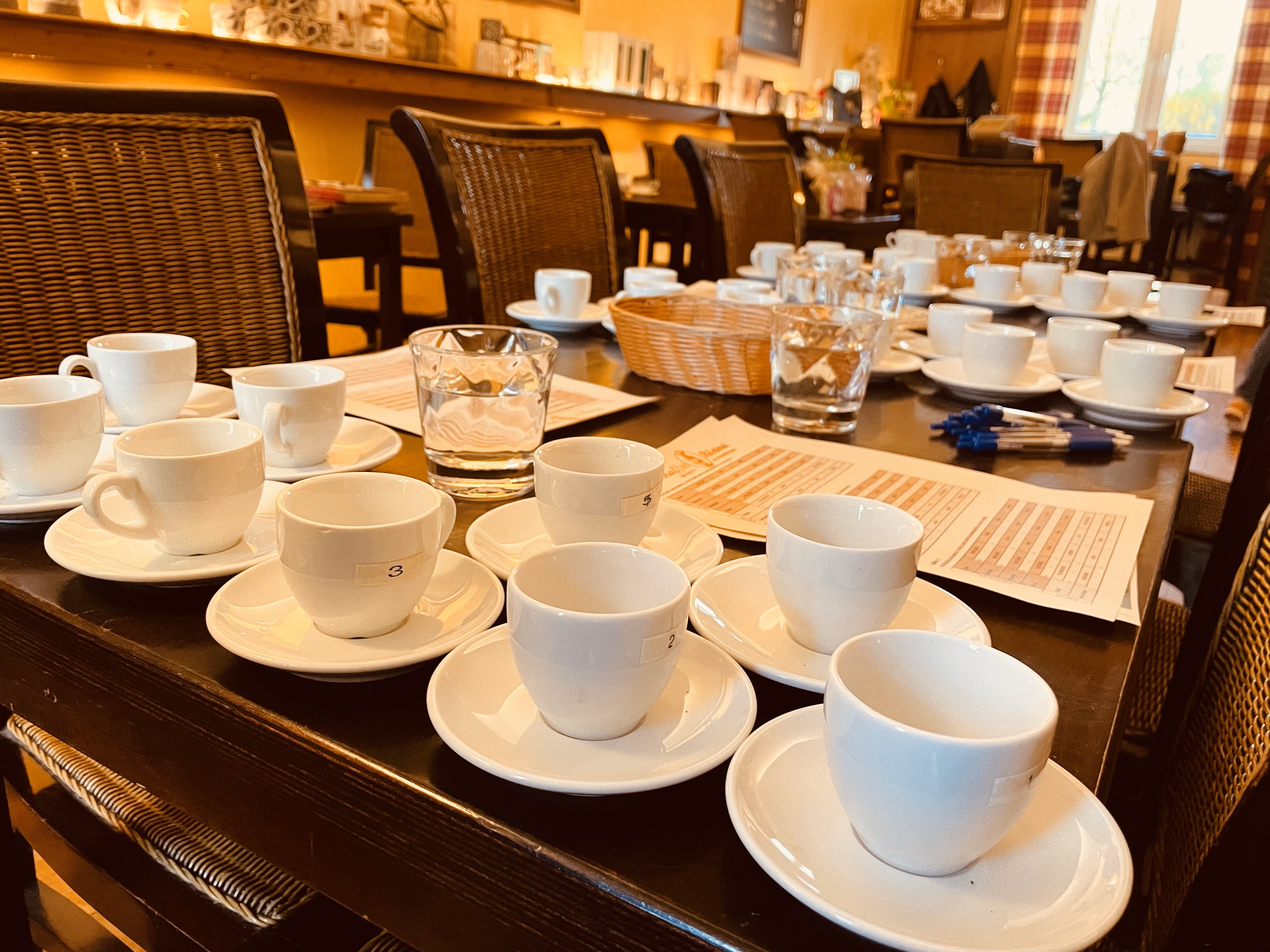 Kaffeeverkostung von der Plantage in die Tasse 