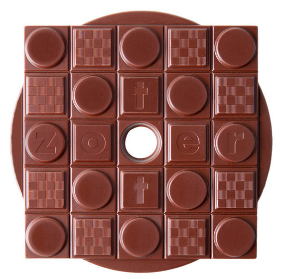 Verpackung der Zotter Quadratur des Kreises 75 % Dunkle Schokolade mit Dattelzucker.