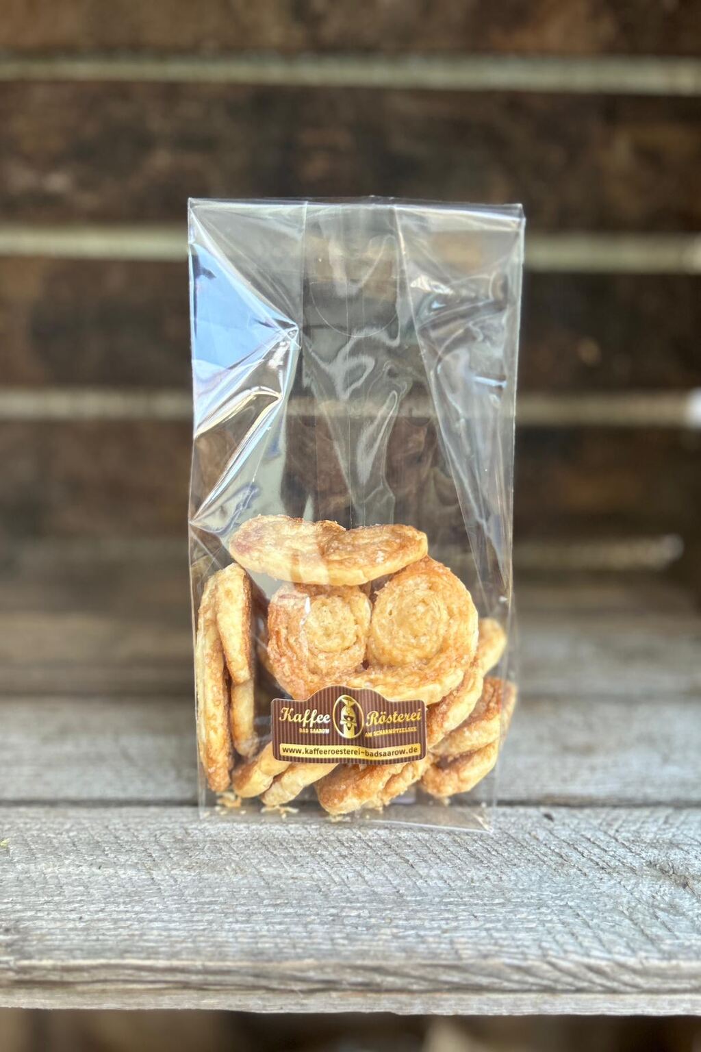 mini schweineohren aus knusprigem blaetterteig handgemachtes cafe gebaeck ideal zum kaffee